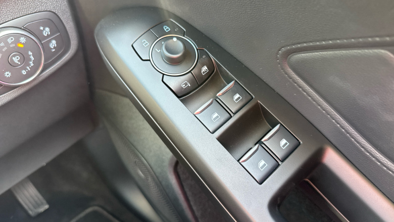 Ford Focus 1.0 EcoBoost Hybrid mHEV 155 Titanium 5dr Auto Petrol Hatchback